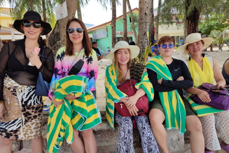 Boracay Bliss: Sunsets, Sand, and a Whole Lot of Shenanigans with Family and Friends