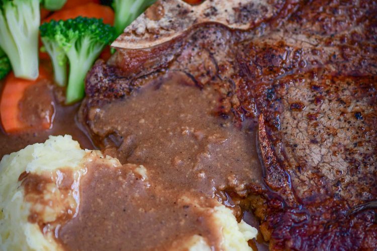 How to Cook Steak on Stove with Mashed Potato and Gravy