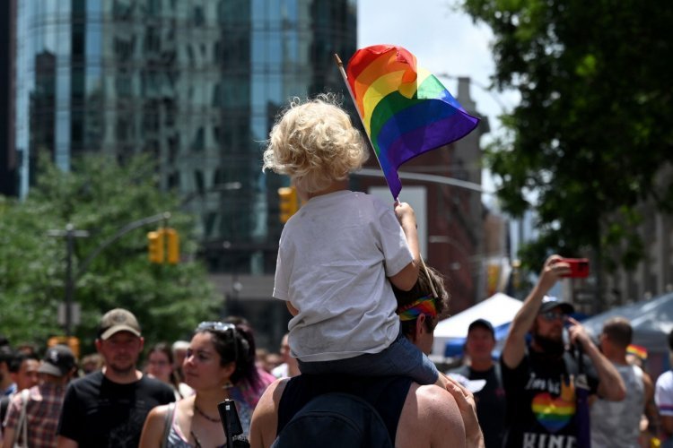 Smithsonian Hosts ‘Age Appropriate’ Drag Queen Show for Kids